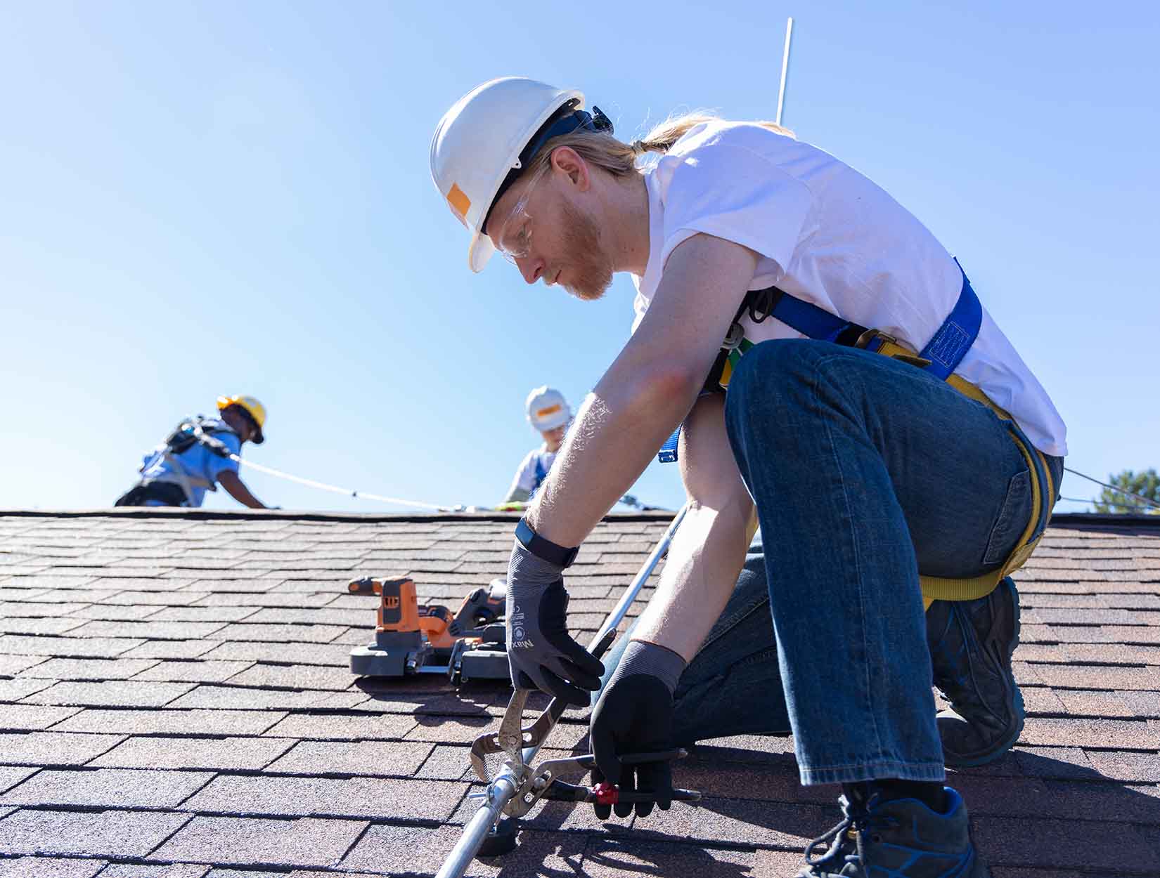 Worker installs pv on a roof
