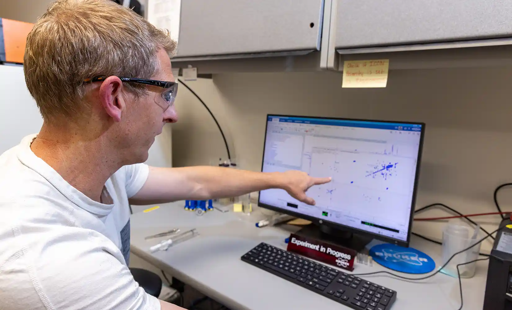A researcher analyzes 2D nuclear magnetic resonance data for characterizing perovskite thin-film impurities