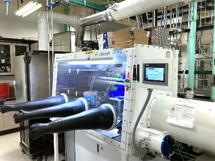 Ammonolysis glovebox