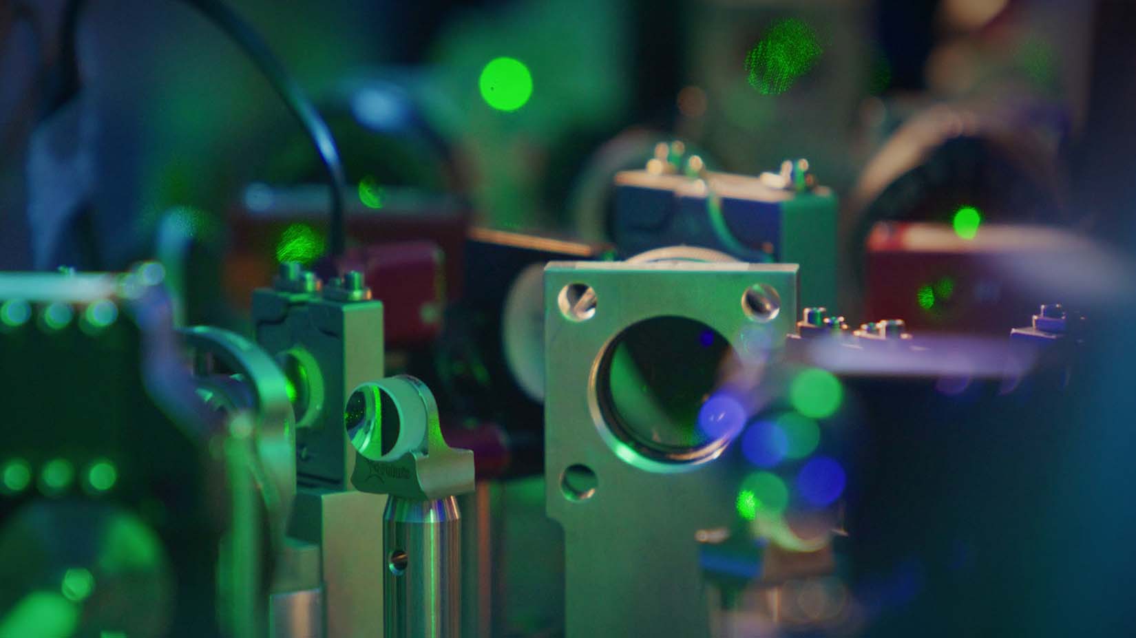 Atom computing optics