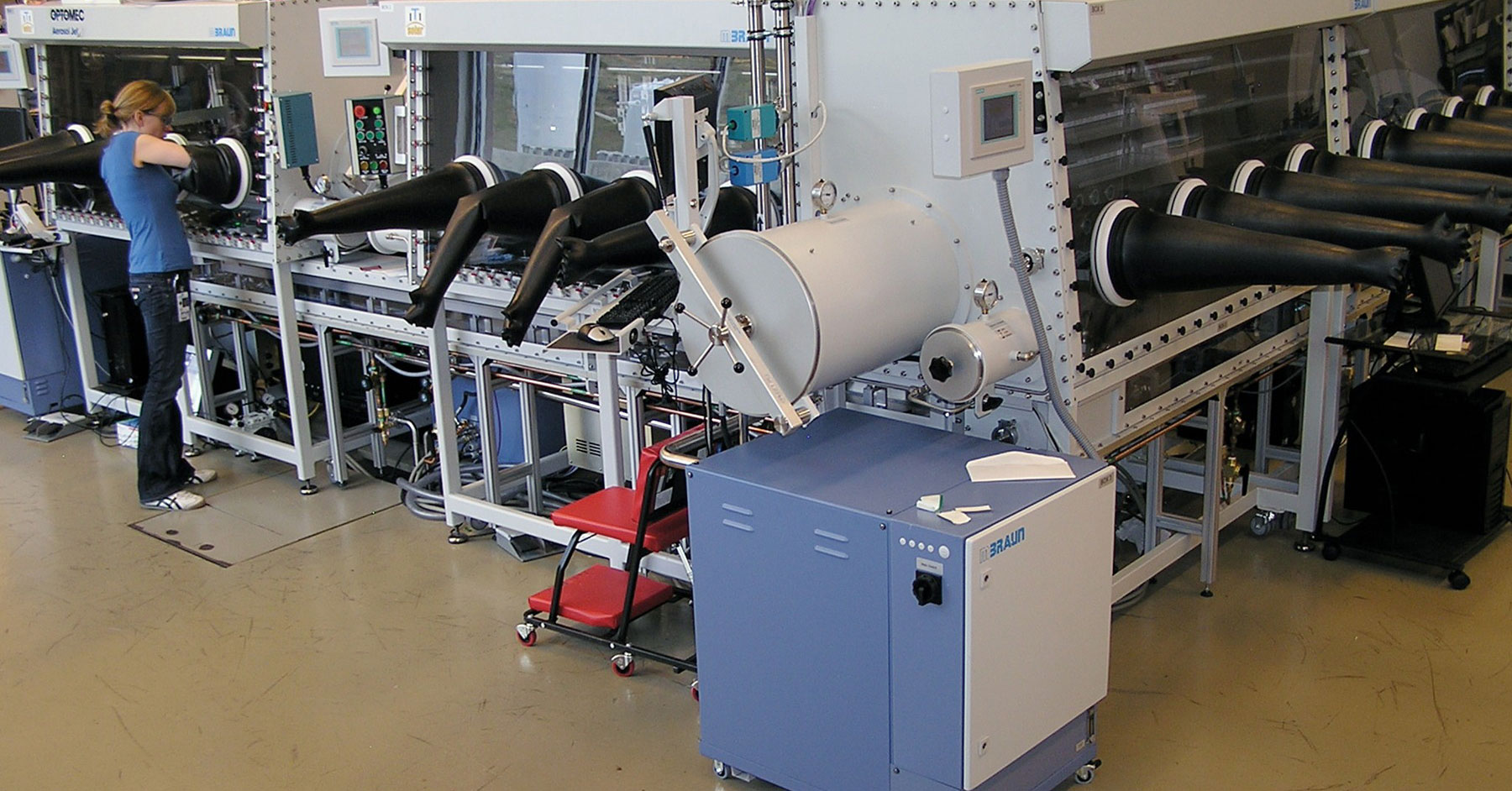 Researcher in a lab using the atmospheric processing platform