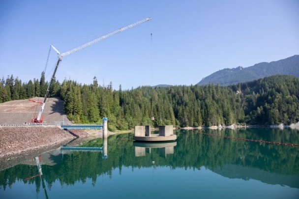 Construction crane on the shoreline of a lake