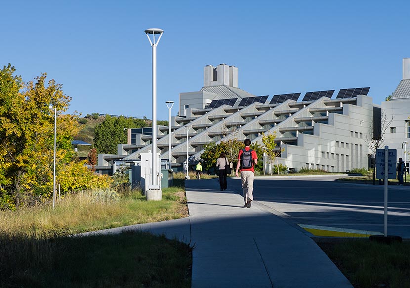 A photo of employees walking to NLR's Solar Energy Research Facility.